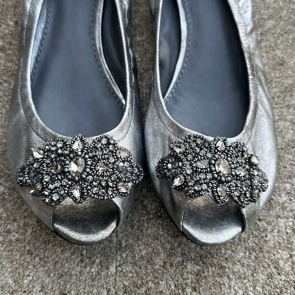 Vera Wang Silver Leather Open Toe Flats Shoes Women’s Size 6.5 - Picture 2 of 9
